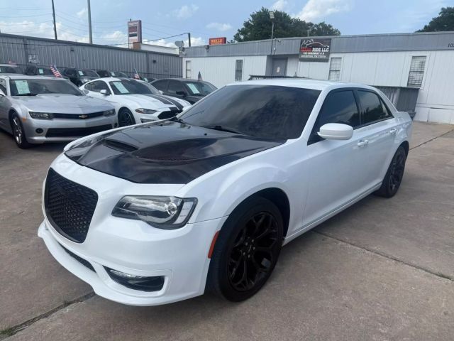 2019 Chrysler 300 - Image 2