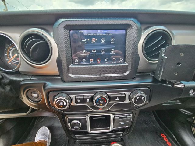2020 Jeep Gladiator - Image 20
