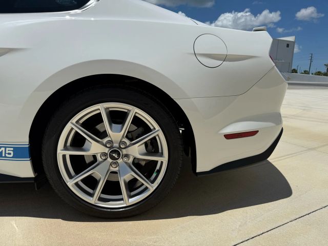 2015 Ford Mustang - Image 32