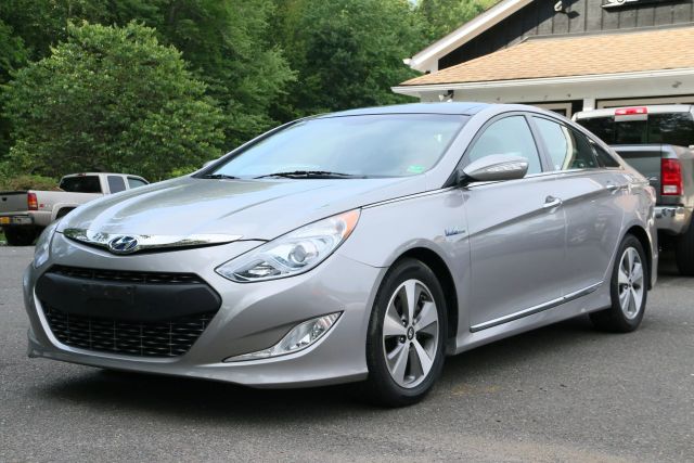 2011 Hyundai Sonata - Image 3
