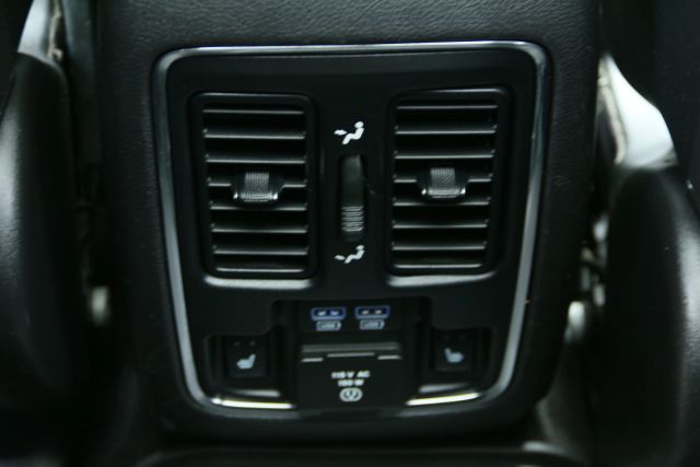 2015 Jeep Grand Cherokee - Image 19