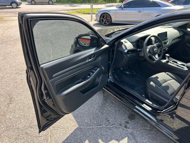 2021 Nissan Altima - Image 18