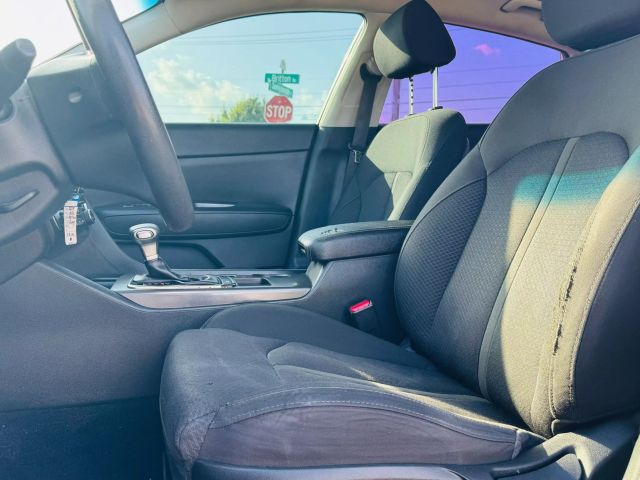 2018 Kia Optima - Image 13