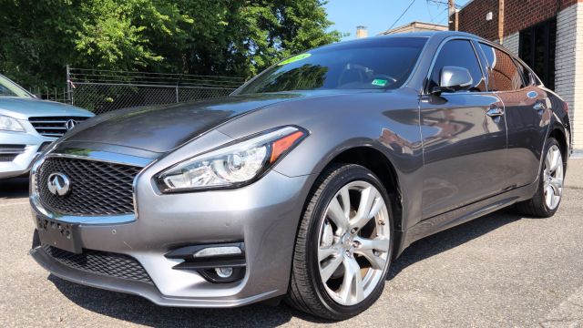 2015 Infiniti Q70 - Image 4