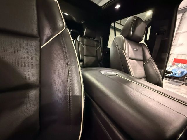 2022 Cadillac Escalade - Image 112