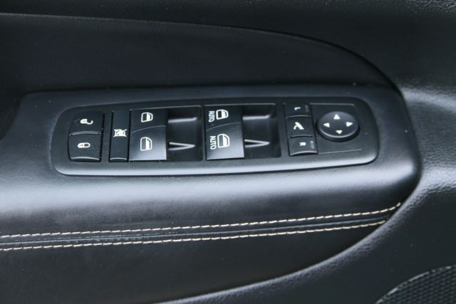 2015 Jeep Grand Cherokee - Image 11