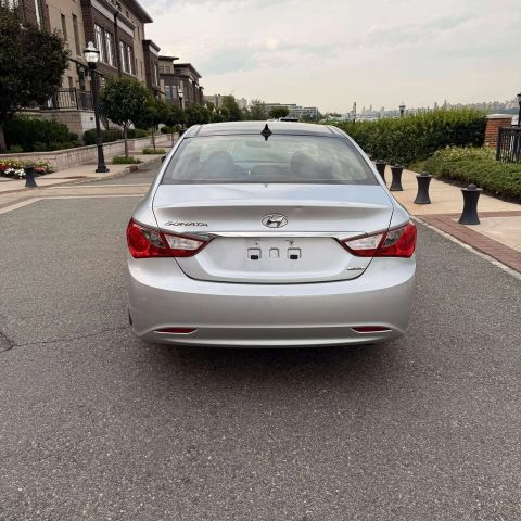 2012 Hyundai Sonata Limited Sedan 4d - Image 12