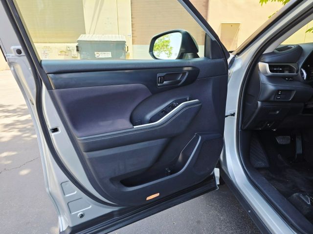 2020 Toyota Highlander - Image 14