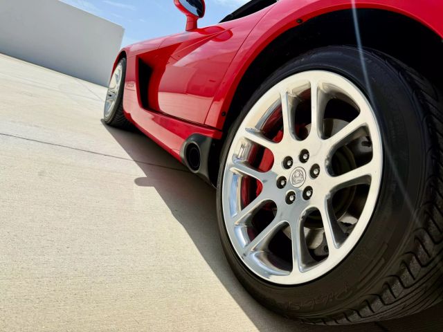 2004 Dodge Viper - Image 29