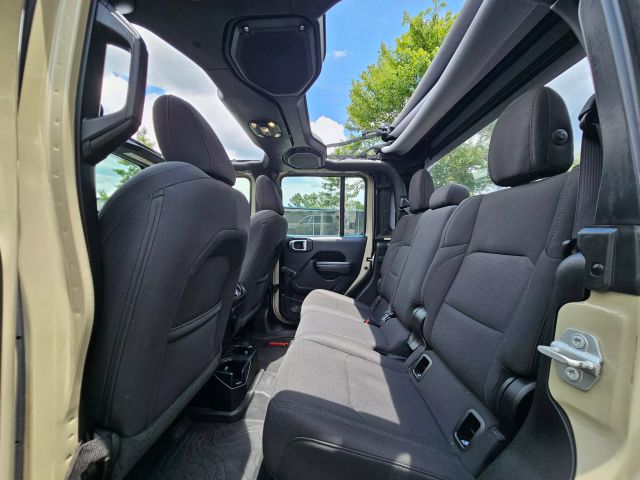 2020 Jeep Gladiator - Image 16