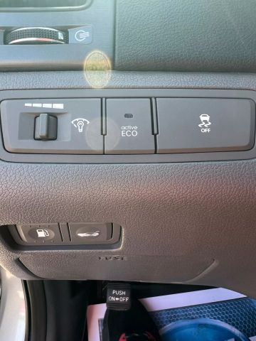 2013 Hyundai Sonata - Image 16