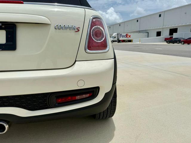 2015 Mini Convertible - Image 21