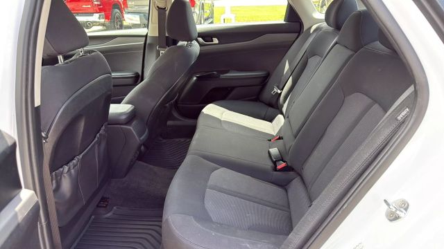 2022 Kia K5 - Image 32