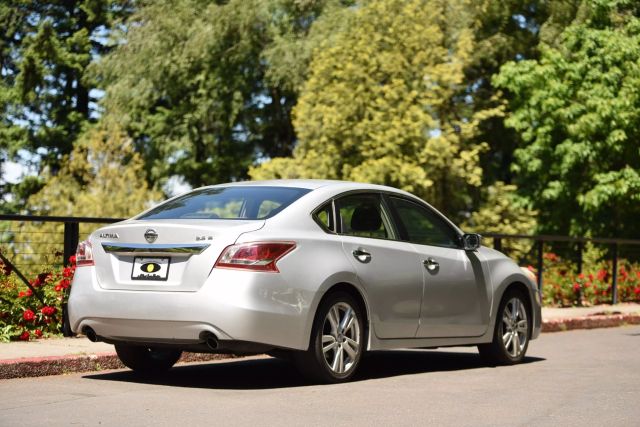 2013 Nissan Altima - Image 11