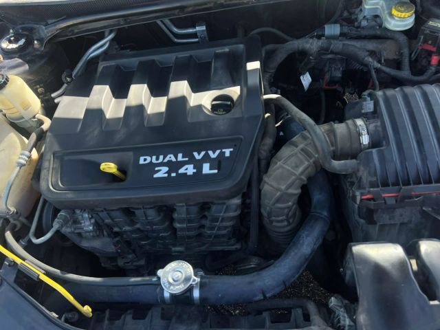 2012 Chrysler 200 - Image 11