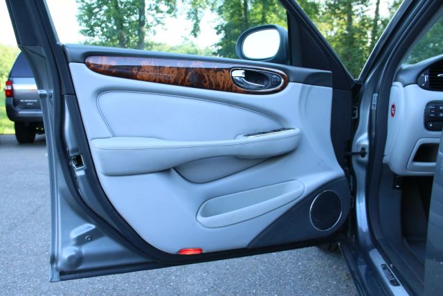 2006 Jaguar Xj - Image 9