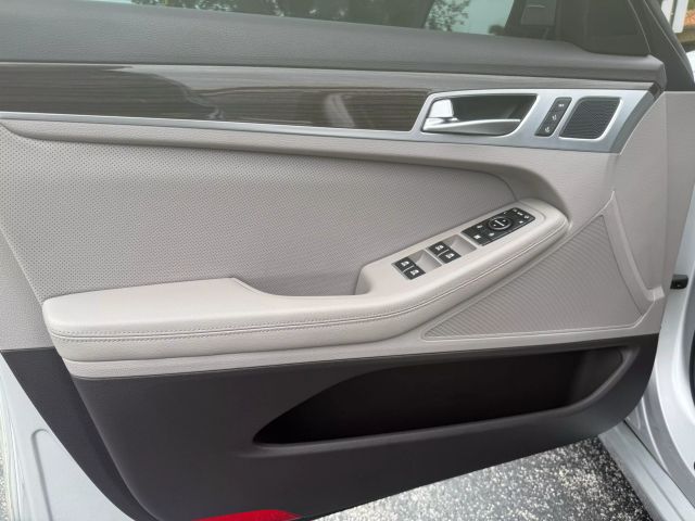 2018 Genesis G80 - Image 28