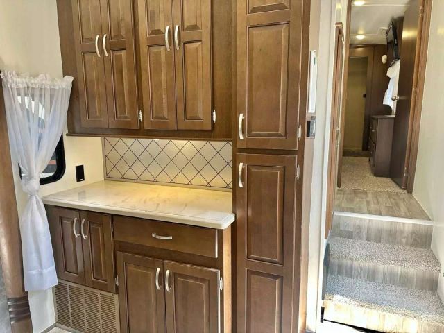 2017 Cedar Creek By Forest River Silverback Fifth Wheel - Image 20