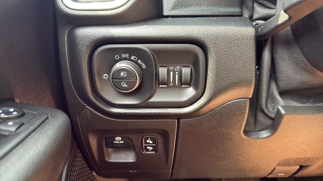 2019 Ram 1500 Crew Cab - Image 35