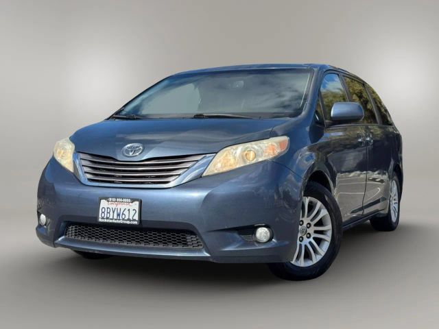 2016 Toyota Sienna - Image 7