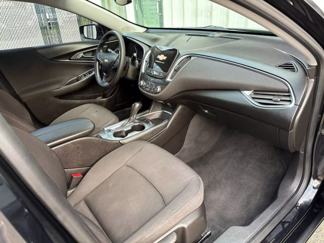 2018 Chevrolet Malibu - Image 19