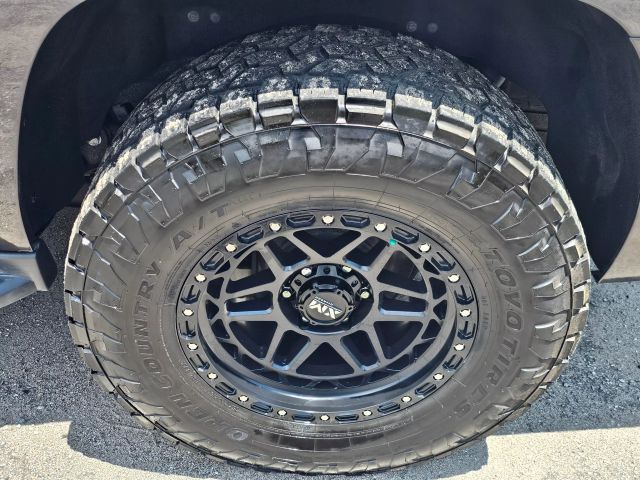 2016 Chevrolet Tahoe - Image 11