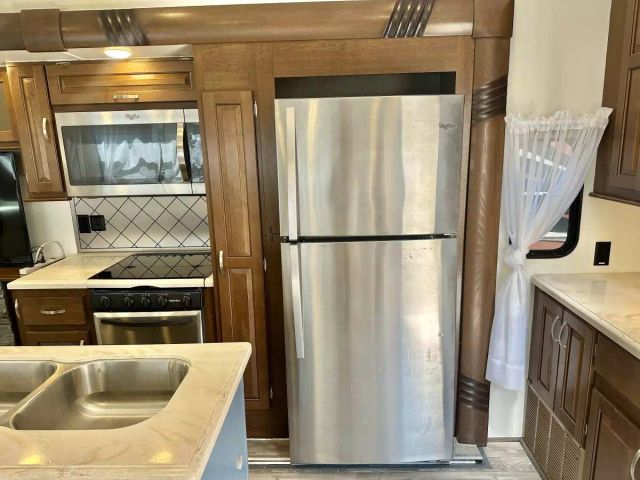 2017 Cedar Creek By Forest River Silverback Fifth Wheel - Image 5