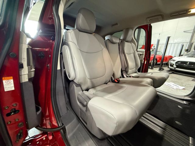 2021 Toyota Sienna - Image 132