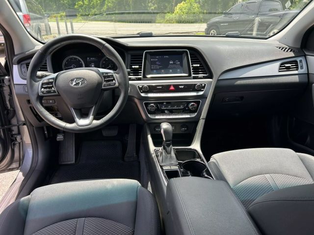 2018 Hyundai Sonata - Image 13