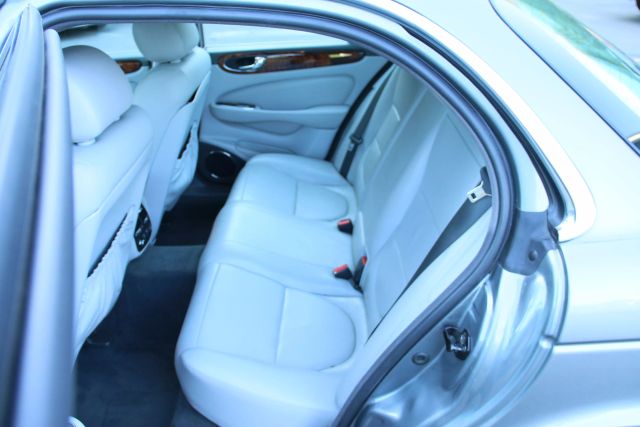 2006 Jaguar Xj - Image 16