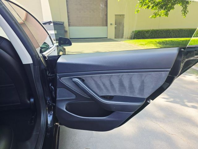 2019 Tesla Model 3 - Image 20