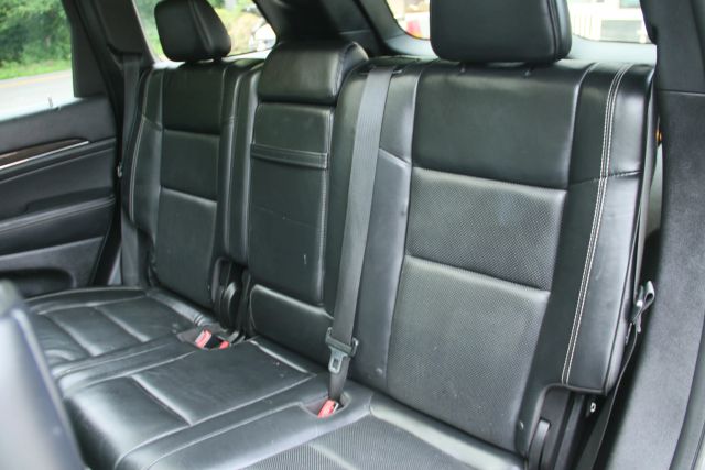 2015 Jeep Grand Cherokee - Image 21