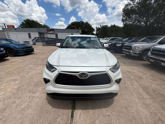 2022 Toyota Highlander - Image 10