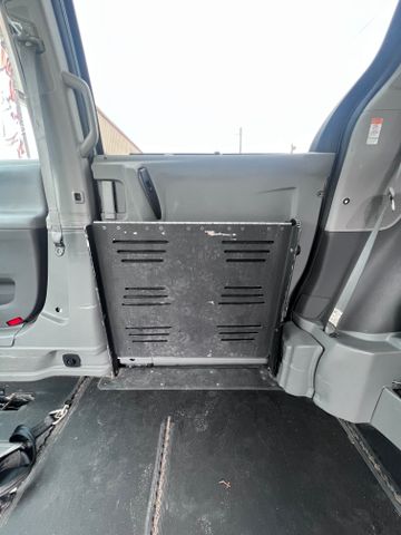 2017 Toyota Sienna - Image 14
