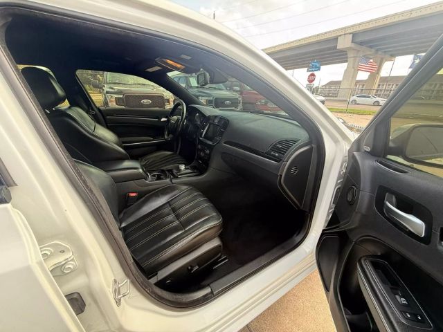 2019 Chrysler 300 - Image 17