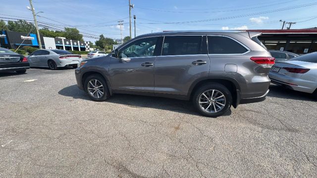 2019 Toyota Highlander - Image 6