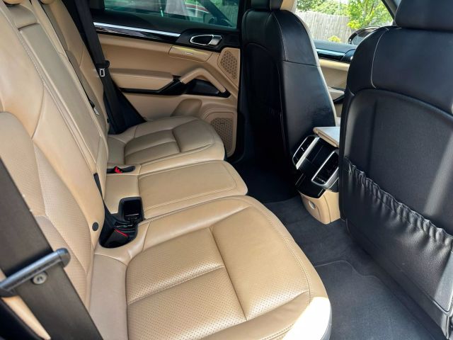 2016 Porsche Cayenne - Image 14