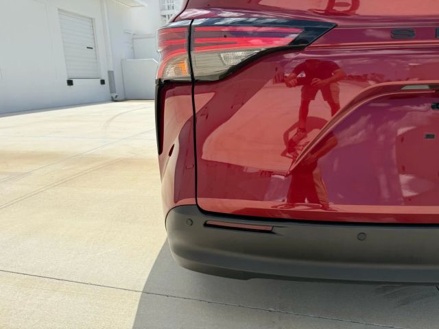 2021 Toyota Sienna - Image 24