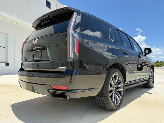 2022 Cadillac Escalade - Image 15