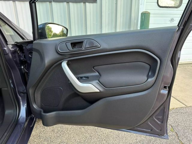 2012 Ford Fiesta - Image 23