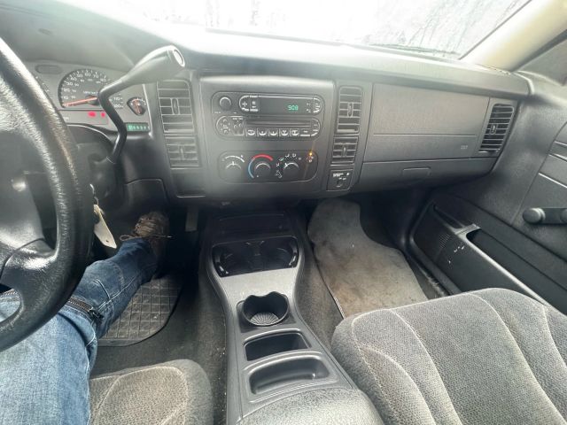 2003 DODGE DAKOTA CLUB CAB PICKUP V6, 3.9 LITER SXT PICKUP 2D 6 1/2 FT