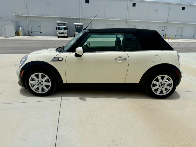 2015 Mini Convertible - Image 30
