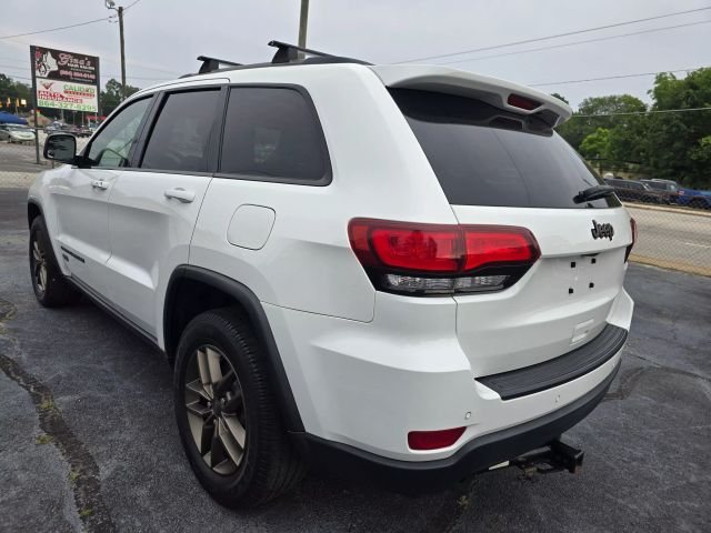 2017 Jeep Grand Cherokee - Image 5