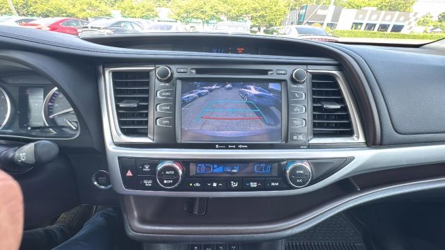 2019 Toyota Highlander - Image 21