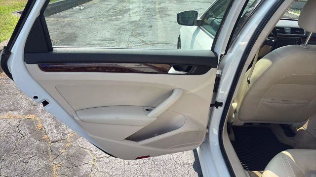 2013 Volkswagen Passat - Image 12