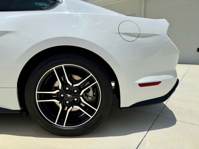 2022 Ford Mustang - Image 33