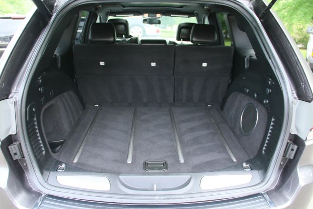2015 Jeep Grand Cherokee - Image 24