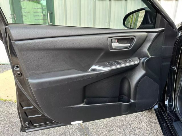 2015 Toyota Camry - Image 14