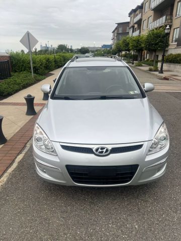 2010 Hyundai Elantra Touring Se Wagon 4d - Image 2