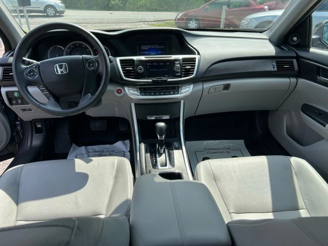 2015 Honda Accord - Image 19